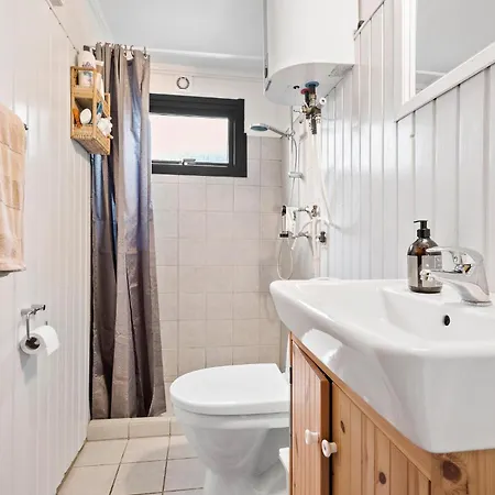 Dom wakacyjny 3 Bedroom In *